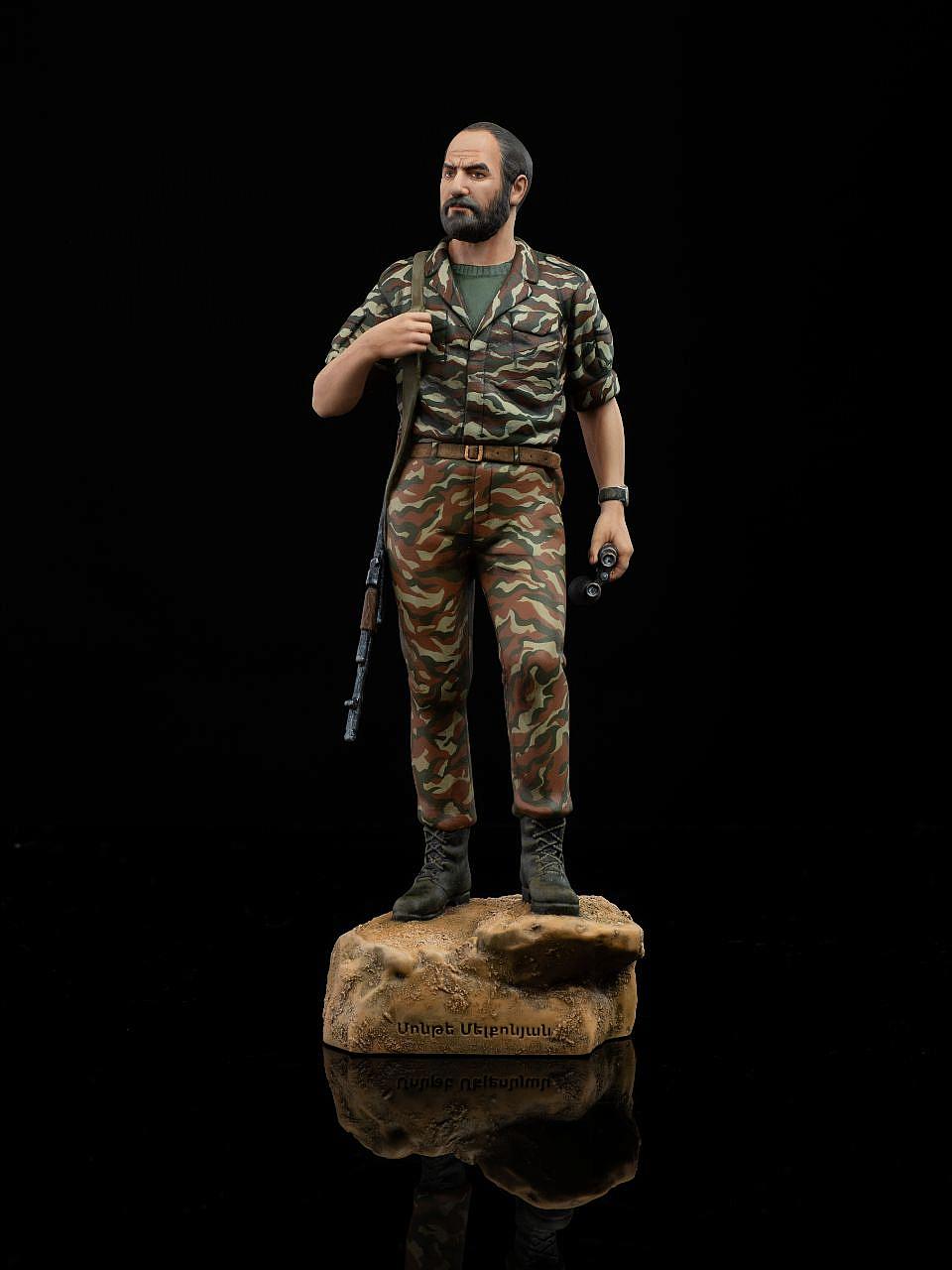 Статуэтка Монте "Аво" Мелконян (ручная роспись)