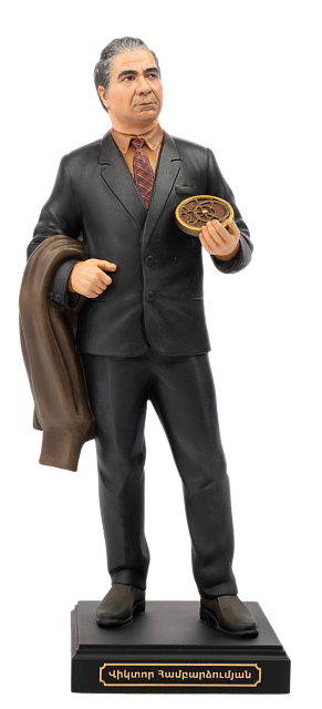 Статуэтка Виктор Амбарцумян (ручная роспись)