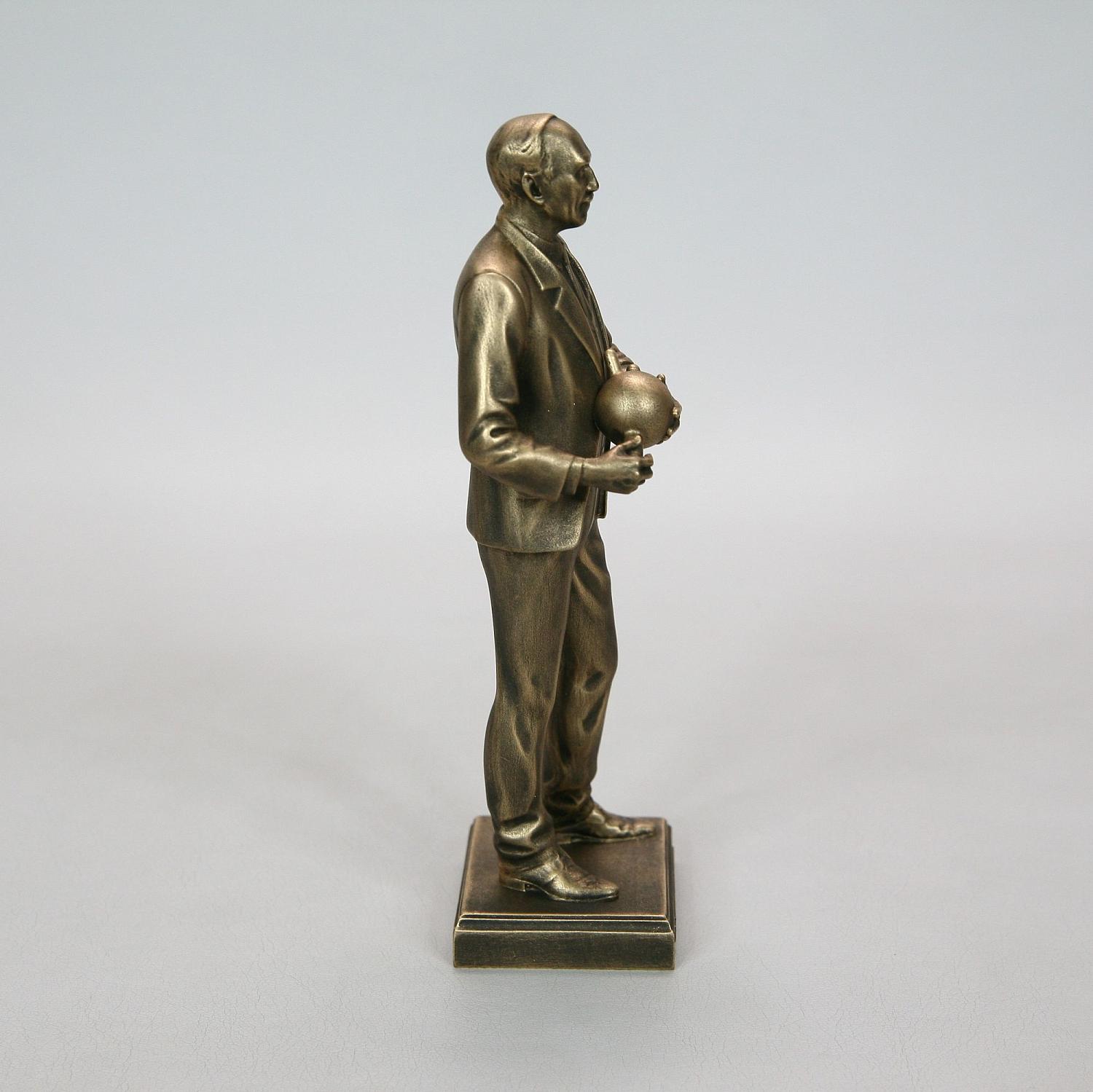 Статуэтка Семенов Николай Николаевич